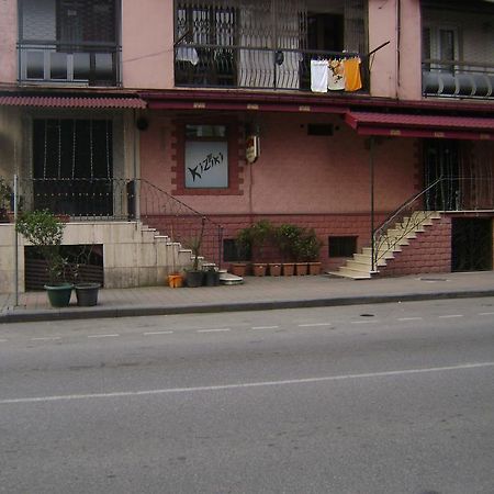 Guesthouse Melikishvili 57 バトゥーミ エクステリア 写真