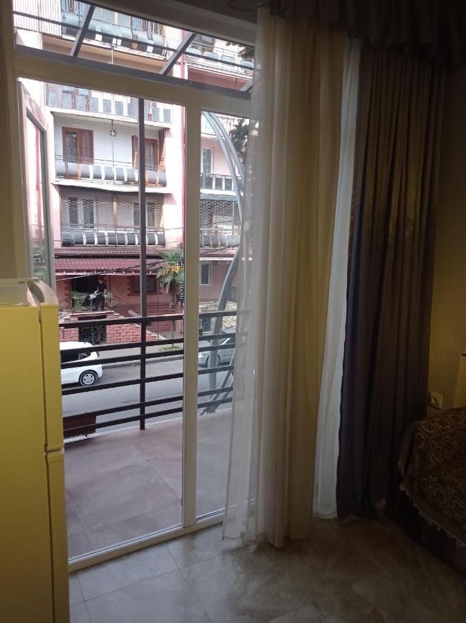 Guesthouse Melikishvili 57 バトゥーミ エクステリア 写真