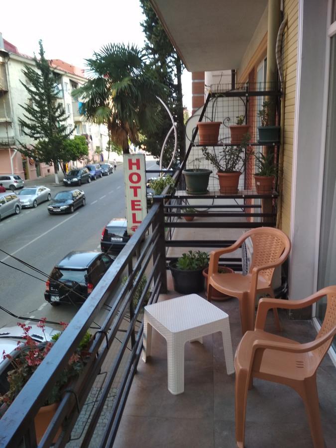 Guesthouse Melikishvili 57 バトゥーミ エクステリア 写真