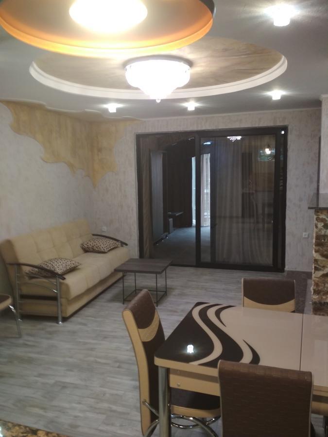 Guesthouse Melikishvili 57 バトゥーミ エクステリア 写真